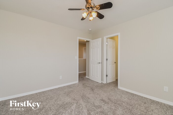 Building Photo - 11885 Wildwood Ridge Dr