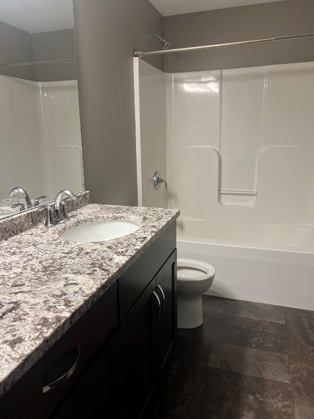 Building Photo - 306 Luella Pl NE