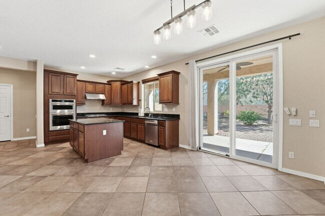 Building Photo - Spacious 3-Bedroom + Loft Home with Mountain Views in Stetson Valley