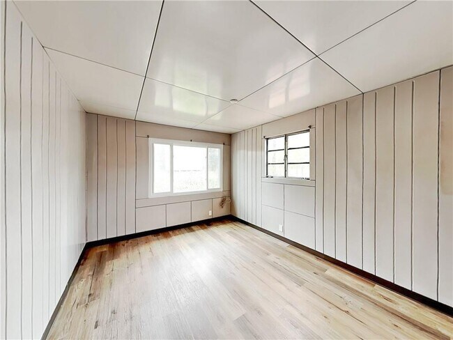 Building Photo - 832 Burchill St SW