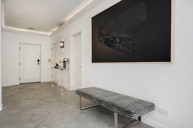 Building Photo - 501 N Kingsbury St