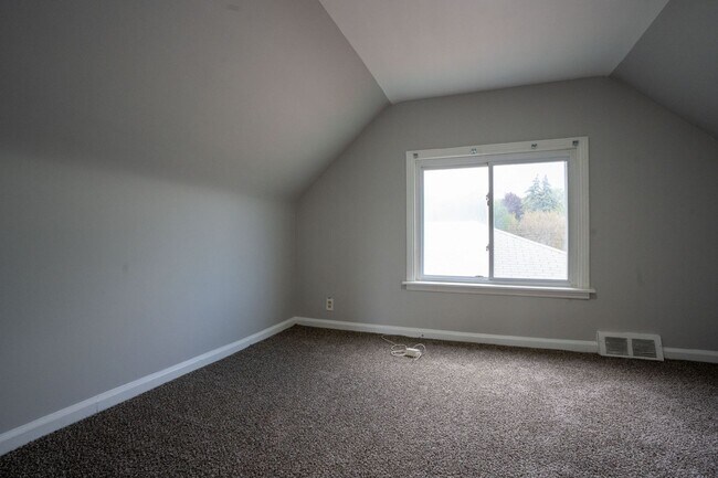 Building Photo - Eastpointe 3 bedroom