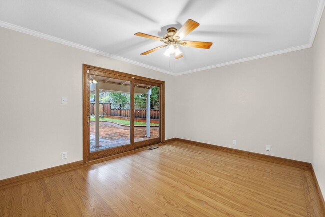 Building Photo - Stunning San Carlos 5 bedroom 4 bathroom House Available now