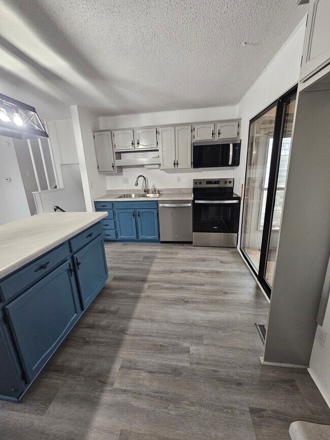 Building Photo - 6508 Midfield Dr