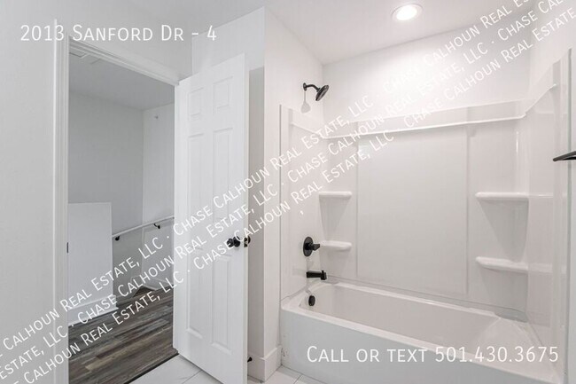 Building Photo - 2013 Sanford Dr