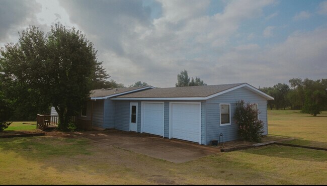 Building Photo - 30507 N 2960 Rd
