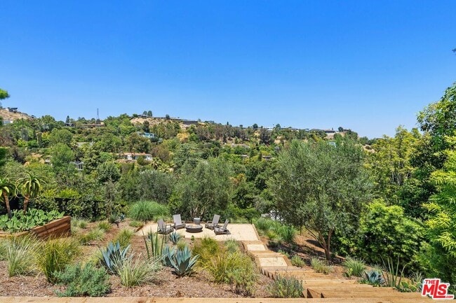 Building Photo - 2528 Carman Crest Dr