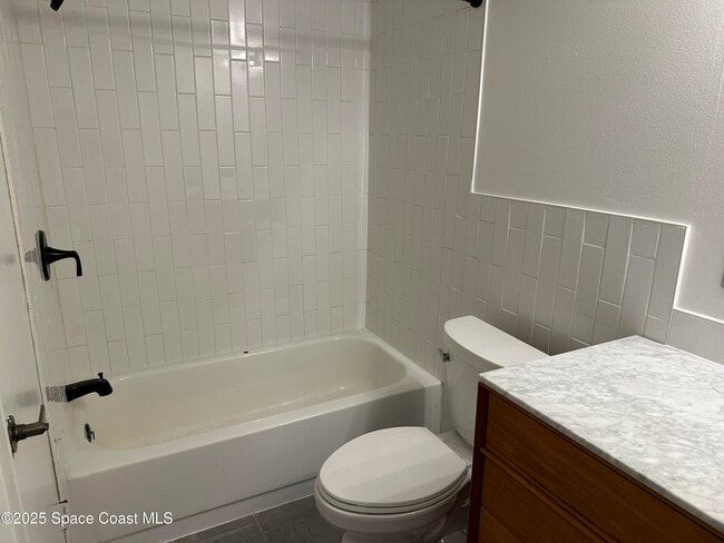 Building Photo - 56 Emerald Ct