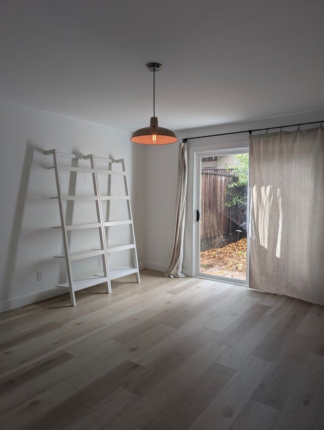 Building Photo - Beautiful Remodeled 2 Bedroom 2 Bath St. H...