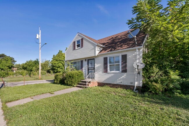 Building Photo - 10401 Way Ave