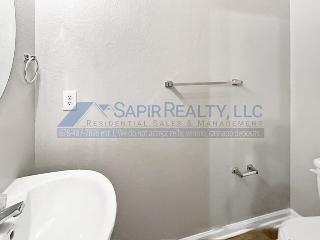 Building Photo - 7107 Brookview Way