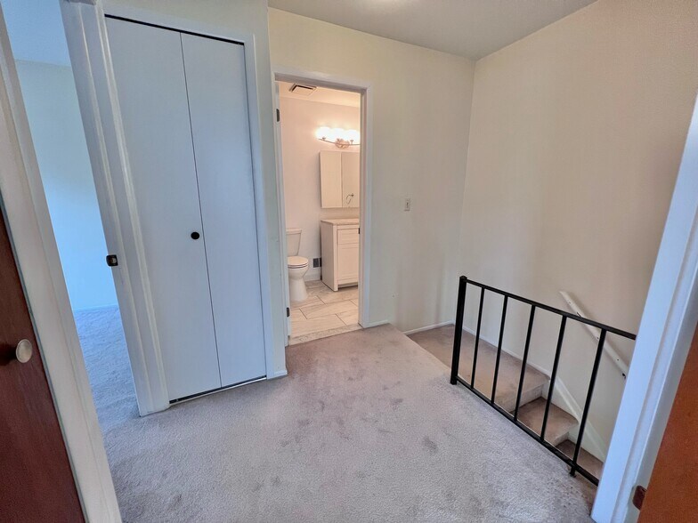 Building Photo - 2736 Glenbridge Ct