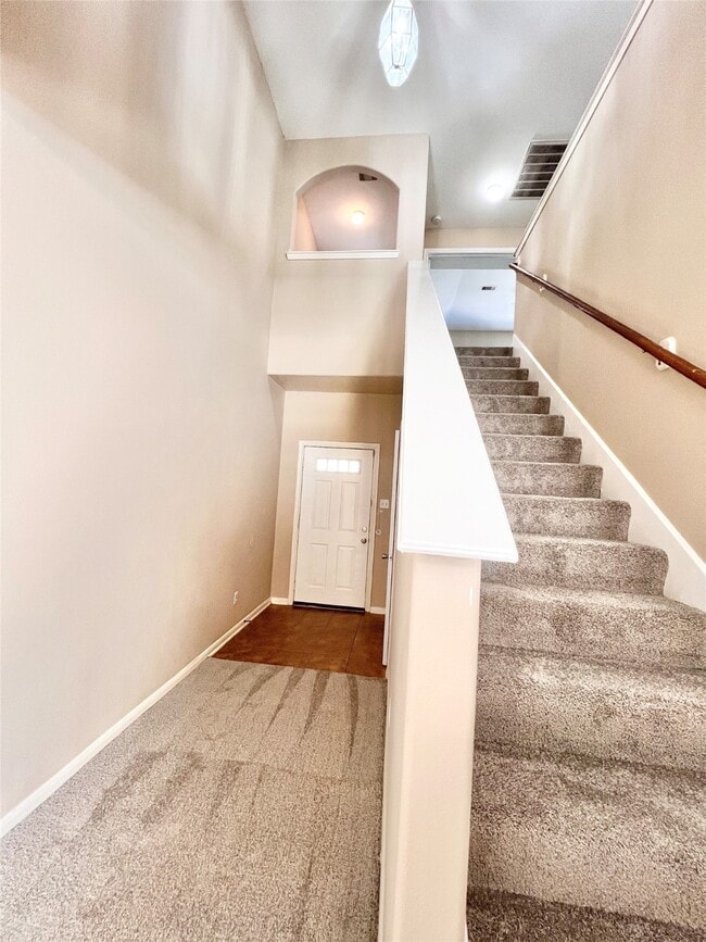 Building Photo - 815 Forest Ivy Ln