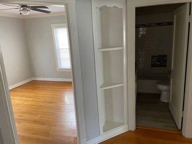 Building Photo - Remodeled Broadmoor Beauty