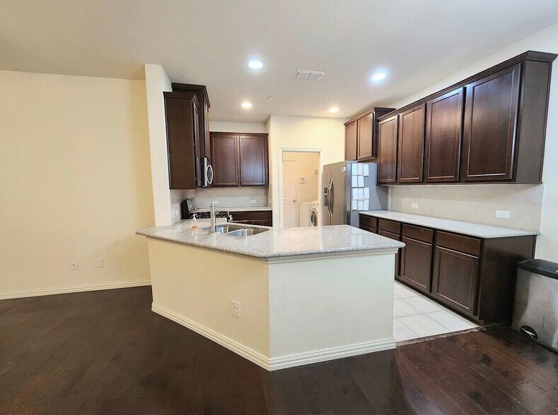 Building Photo - 4816 Bridgewater St