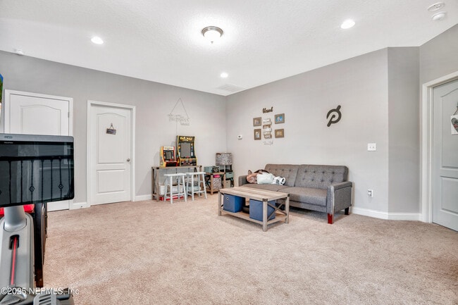 Building Photo - 606 Cloisterbane Dr