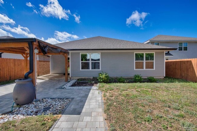 Building Photo - 5277 Peach Dr