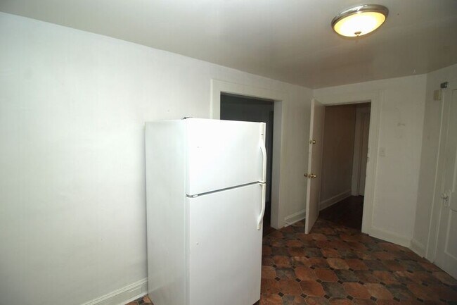 Building Photo - 3209 Guilford Ave