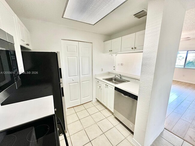 Building Photo - 2807 Veronia Dr
