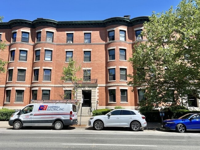 Building Photo - 1060 Beacon St