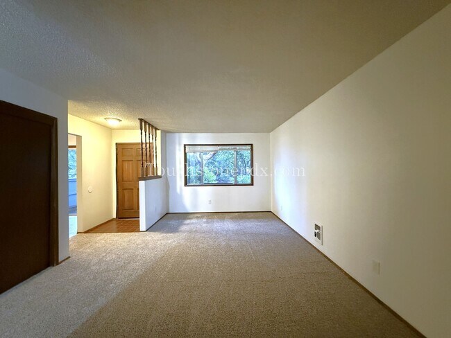 Building Photo - Cozy 2BD Apartment with Patio, East Portland