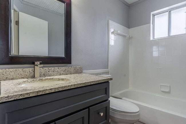 Building Photo - Minutes from UCF | Updated 4BR/3BA Home with Private Fenced Backyard