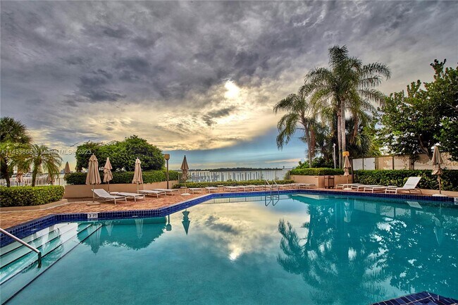Building Photo - 11113 Biscayne Blvd