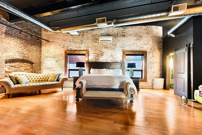 Building Photo - Spectacular, Furnished 3-Bedroom Loft