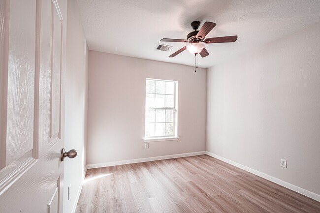 Building Photo - 6227 Lovage Ave