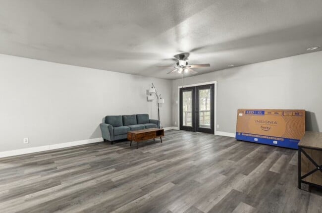 Building Photo - Fully Furnished Room for Rent- $550- Loren...