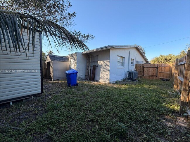 Building Photo - 2920 NW 11th Pl