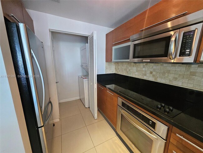 Building Photo - 253 NE 2nd St