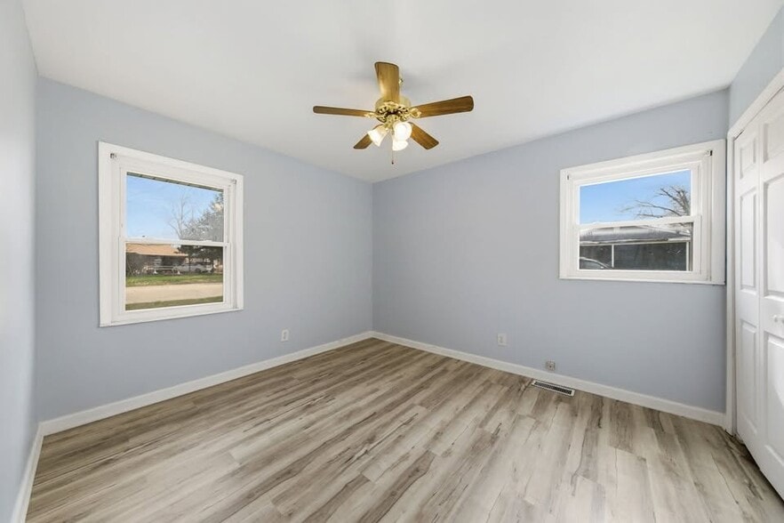 Building Photo - 850 St Bartholomew Dr