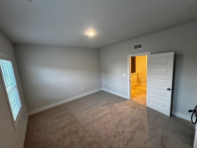 Building Photo - 9935 Golden Trout Ln