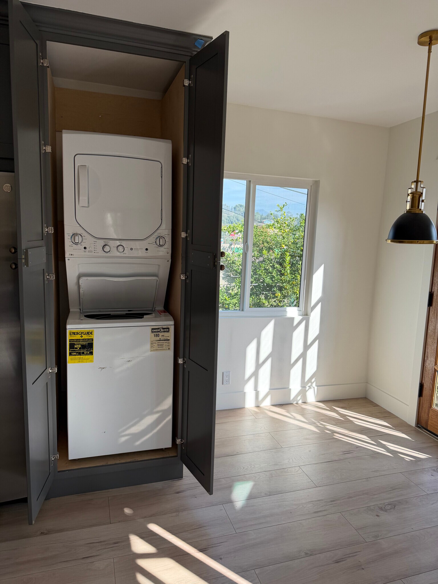 Building Photo - 2113 Montana St