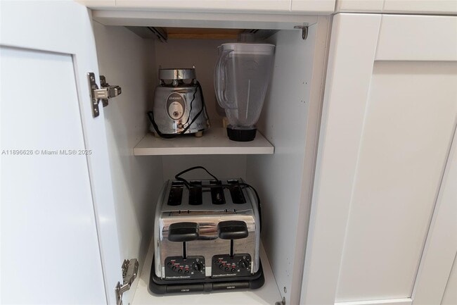 Building Photo - 312 SW 12th Ave