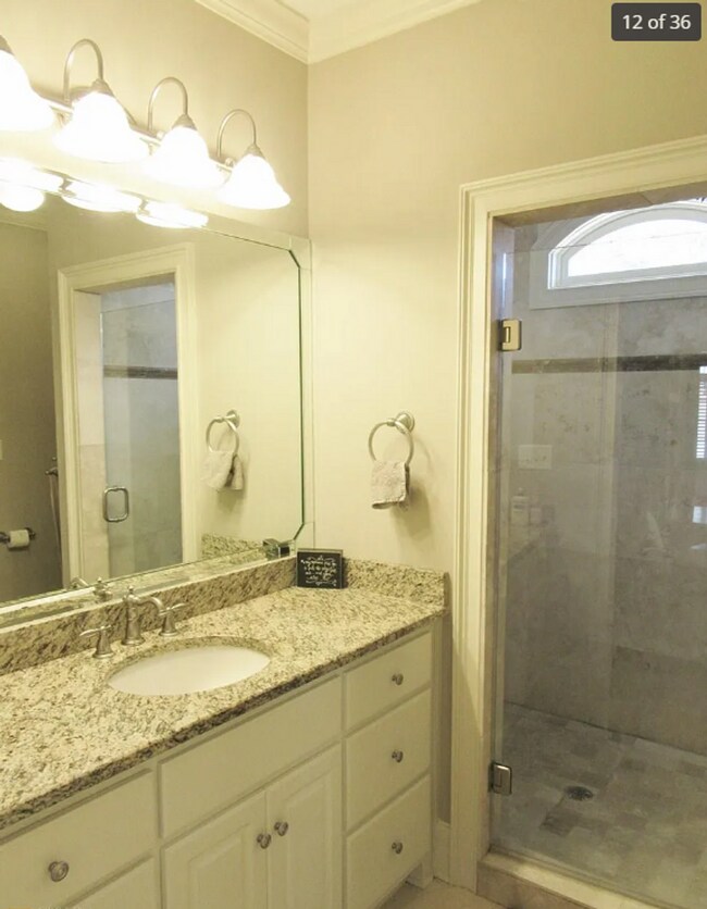 Building Photo - Huge, beautiful custom 4 bedroom house in Oconee!