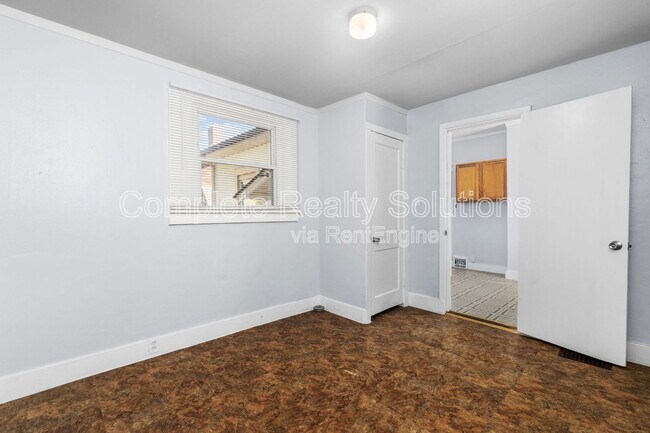 Building Photo - 8896 Alva Ave