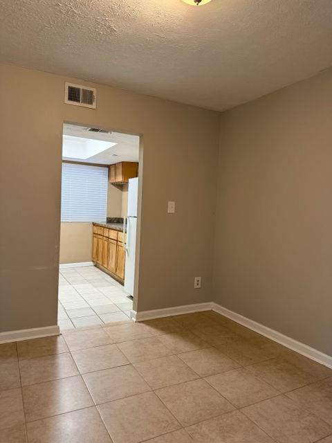 Building Photo - 930 Pine Oak Trail