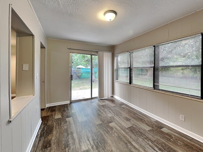 Building Photo - 6735 Gaillardia Rd S
