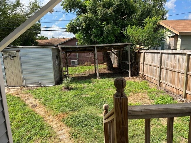 Building Photo - 1749 Bernandino St