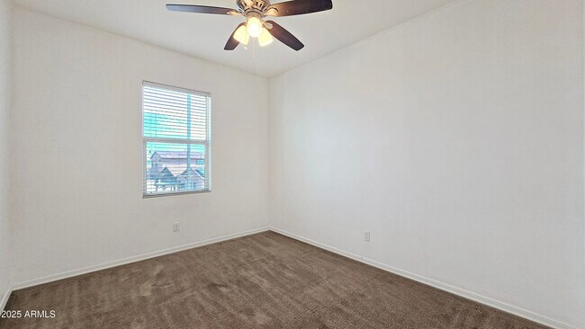 Building Photo - 1006 S 202nd Ln