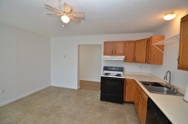 Building Photo - 99 W Wyoming Ave