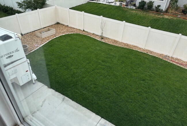 Building Photo - 582 W 850 S