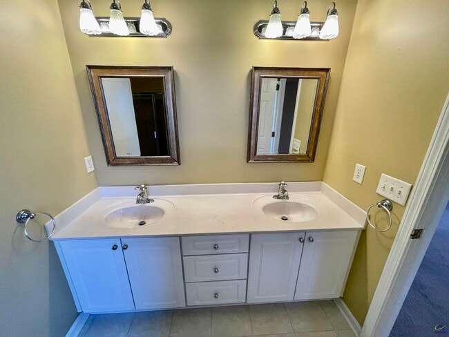 Building Photo - 103 Oros Point