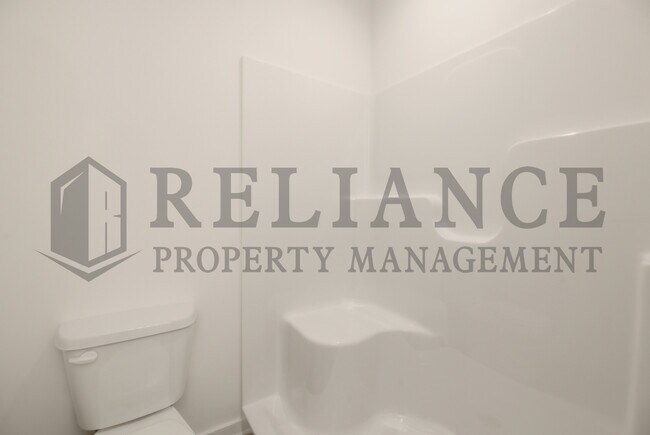 Building Photo - 5249 N Pinecrest Ct