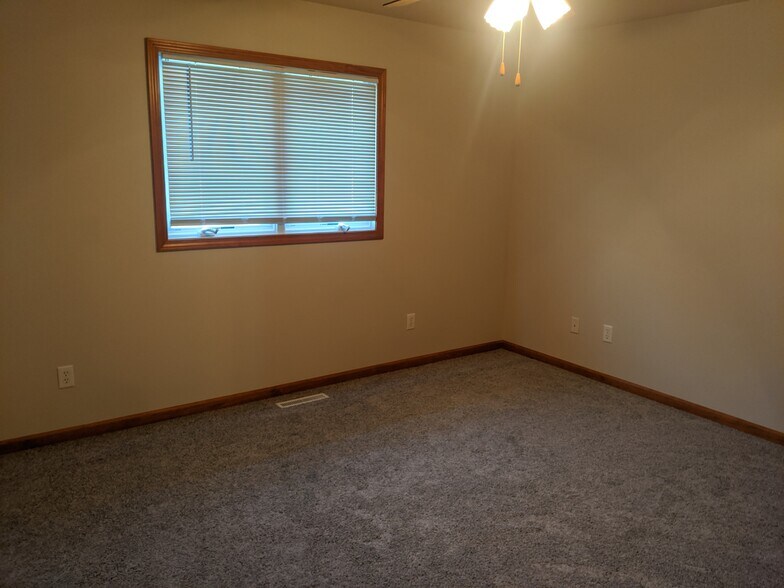 Building Photo - 1180 Cornell Dr