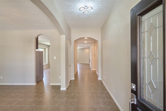 Building Photo - 12635 Lakeshore Dr