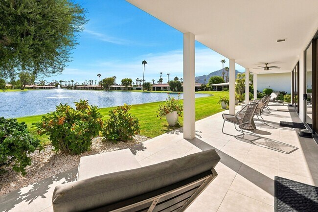 Building Photo - 78025 Lago Dr