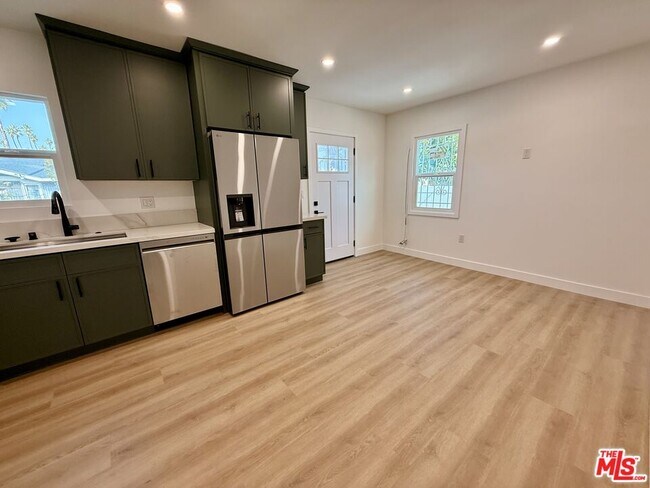 Building Photo - 3900 2nd Ave